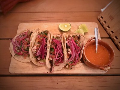 4 tacos lechon with lemon